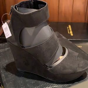 Black Shay style wedge by Christian Siriano